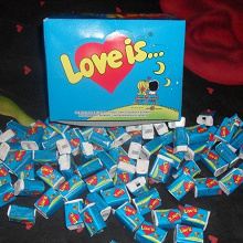 Отдается в дар Вкладыши (фантики) Love is…