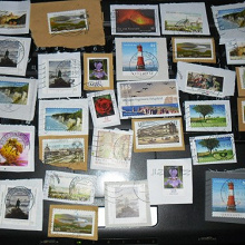 Отдается в дар Много почтовых марок Германии на кусочках конвертов. 6 фото.