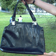 Отдается в дар Черная сумка классического фасона