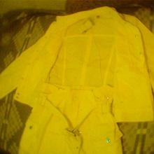 Отдается в дар Желтый костюм(пиджак+юбка)