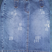 Отдается в дар джинсовая юбка с «царапками»