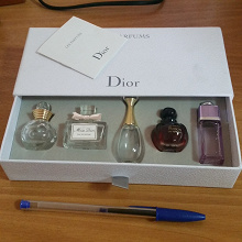 Отдается в дар Флаконы миниатюр духов Dior