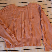 Отдается в дар Нежно-розовый и вязано-уютный свитер