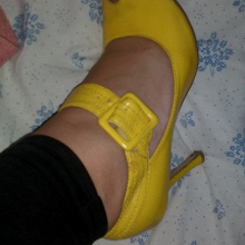 Отдается в дар жёлтые туфли