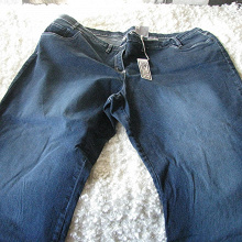 Отдается в дар Новые женские джинсы очень большого размера