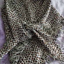 Отдается в дар Леопардовый платок из искусственного шелка(можно на хэндмэйд)
