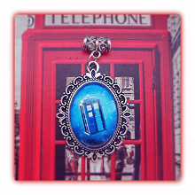 Отдается в дар Подвеска «TARDIS»