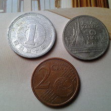 Отдается в дар Монетки мира: 1+1+2=3