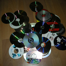 Отдается в дар много-много дисков