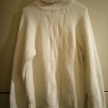 Отдается в дар Белый свитер 46 — го размера.