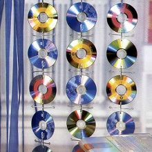 Отдается в дар CD — использованные старые диски для творчества.