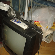 Отдается в дар Маленький телевизор с кинескопом, который стоял на кухне