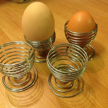 Отдается в дар Яйцедержатели или подставка под яйцо!?