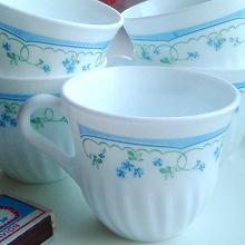 Отдается в дар 5 чайных чашек с милым рисунком