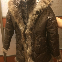 Отдается в дар Зимняя женская куртка с мехом 42 размер