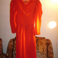 Отдается в дар Красное нарядное платье, размер 42