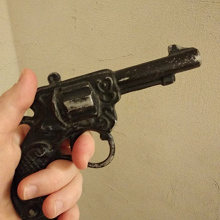 Отдается в дар Пистолет игрушечный