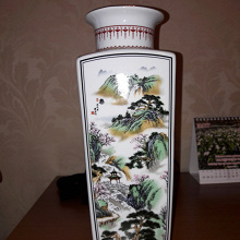 Отдается в дар Большая ваза с китайскими мотивами