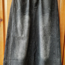 Отдается в дар Джинсовая юбка макси 52 размера, не стрейч, в процессе носки слегка растягивается, как обычная джинса