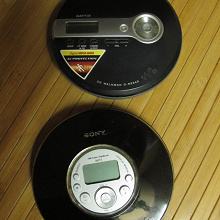 Отдается в дар Sony ___ CD-MP3 Player (б/у, 2 штуки)