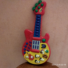Отдается в дар Гитара — музыкальная игрушка