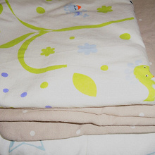Отдается в дар Детское одеяло + 2 пододеяльника.