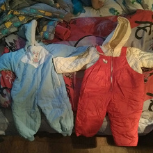Отдается в дар Два детских комбинезона