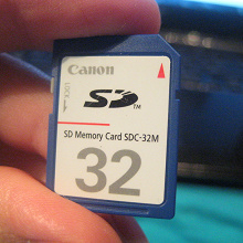 Отдается в дар SD карта памяти на 32 МЕГАбайта