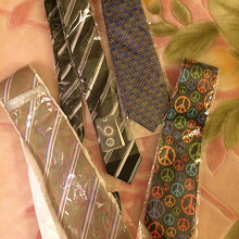 Отдается в дар галстуки новые