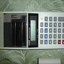 Отдается в дар Компактный калькулятор с принтером чеков Casio HR-8A.