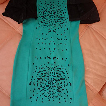 Отдается в дар зеленое платье с черными рукавами