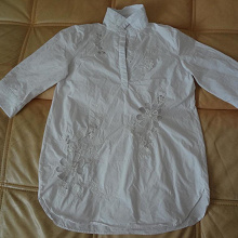 Отдается в дар белая хлопковая блузка с вышивкой и аппликацией