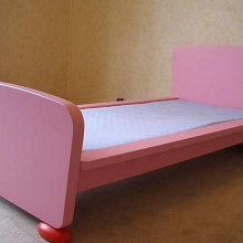 Отдается в дар кровать розовую для ребёнка до 7 лет