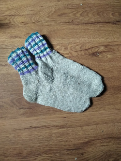 Отдается в дар «Вязаные детские носки»