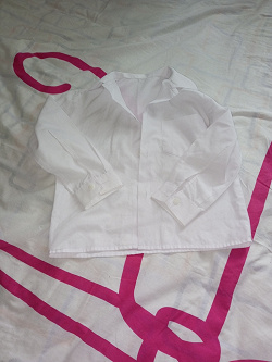 Отдается в дар «Рубашка белая на мальчика 3-4 года»