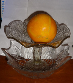 Отдается в дар «Салатник и блюдо для фруктв»