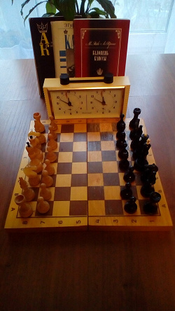 Отдается в дар «Шахматы, шахматные часы и книги»