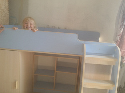 Отдается в дар «Мебель для детской комнаты (кровать-чердак+шкаф +тумба)»