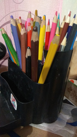 Отдается в дар «3 набора цветных карандашей»