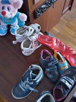 Отдается в дар «Пакет обуви для девочки 25-26размер»