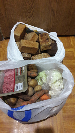 Отдается в дар «Хлеб, кочан капусты, картошка, морковь, фарш»