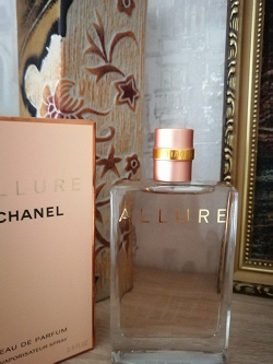 Отдается в дар «Парфюмерная вода Chanel Allure»