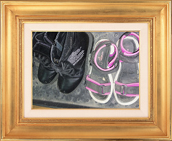 Отдается в дар «Обувь для девочки 32-34 размер»
