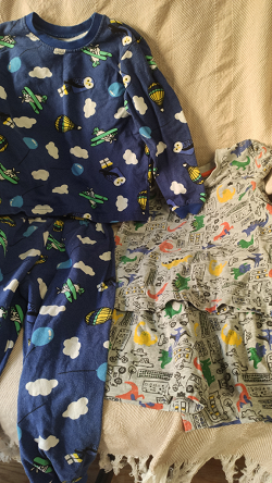 Отдается в дар «2 пижамы для мальчика»