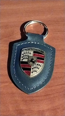 Отдается в дар «Брелок новый " Porsche"»