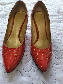 Отдается в дар «Туфли женские красные (25 см)»