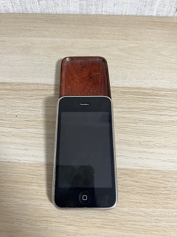 Отдается в дар «IPhone 3»