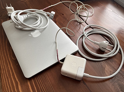 Отдается в дар «Кучка б/у кабелей для техники Apple»