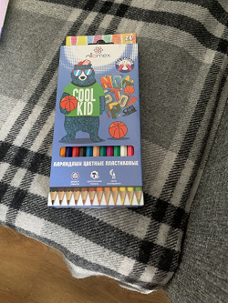 Отдается в дар «Цветные пластиковые карандаши 24 цвета»