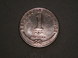 Отдается в дар «Монеты и банкноты (Мальдивы, Корея)»